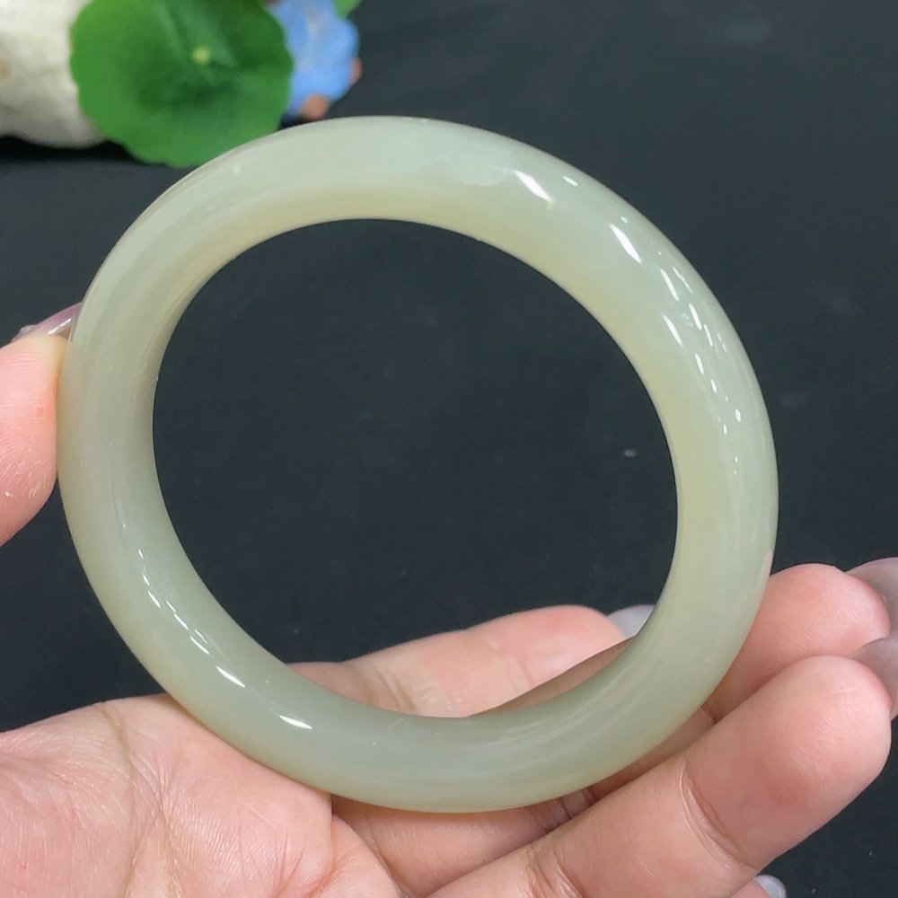 H33932295 Hetian Jade Round Bracelet Size 61.4 Total Weight Approx. 62.3g