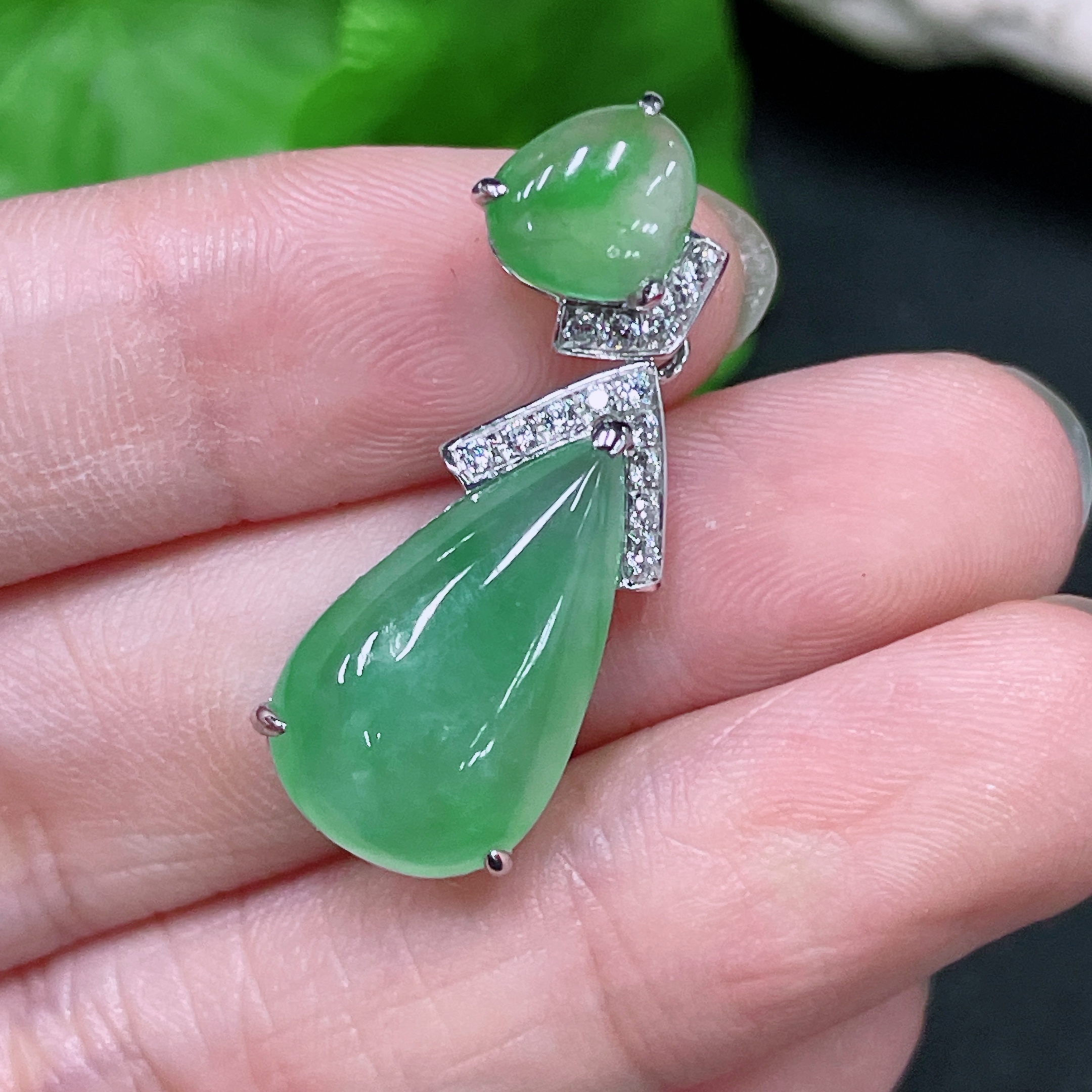 F33919056 Jadeite Teardrop Pendant in 18k Gold Setting, Total Weight Approx. 3.69g, Non-Diamond