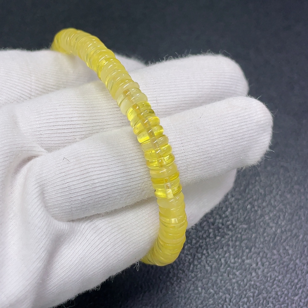 C31577970 Amber Beeswax Bracelet, total weight approx. 6.46g, bead size approx. 6.7mm