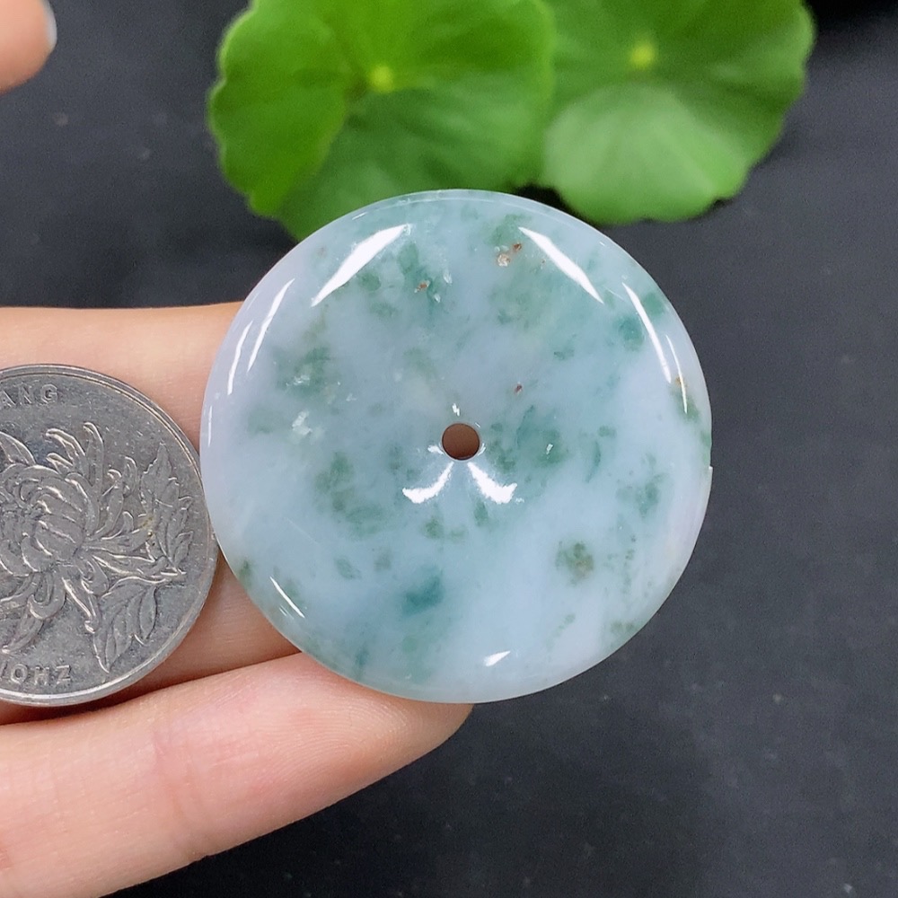 F28279051 Jadeite Peace Knot Pendant Total Weight: Approx. 15.53g