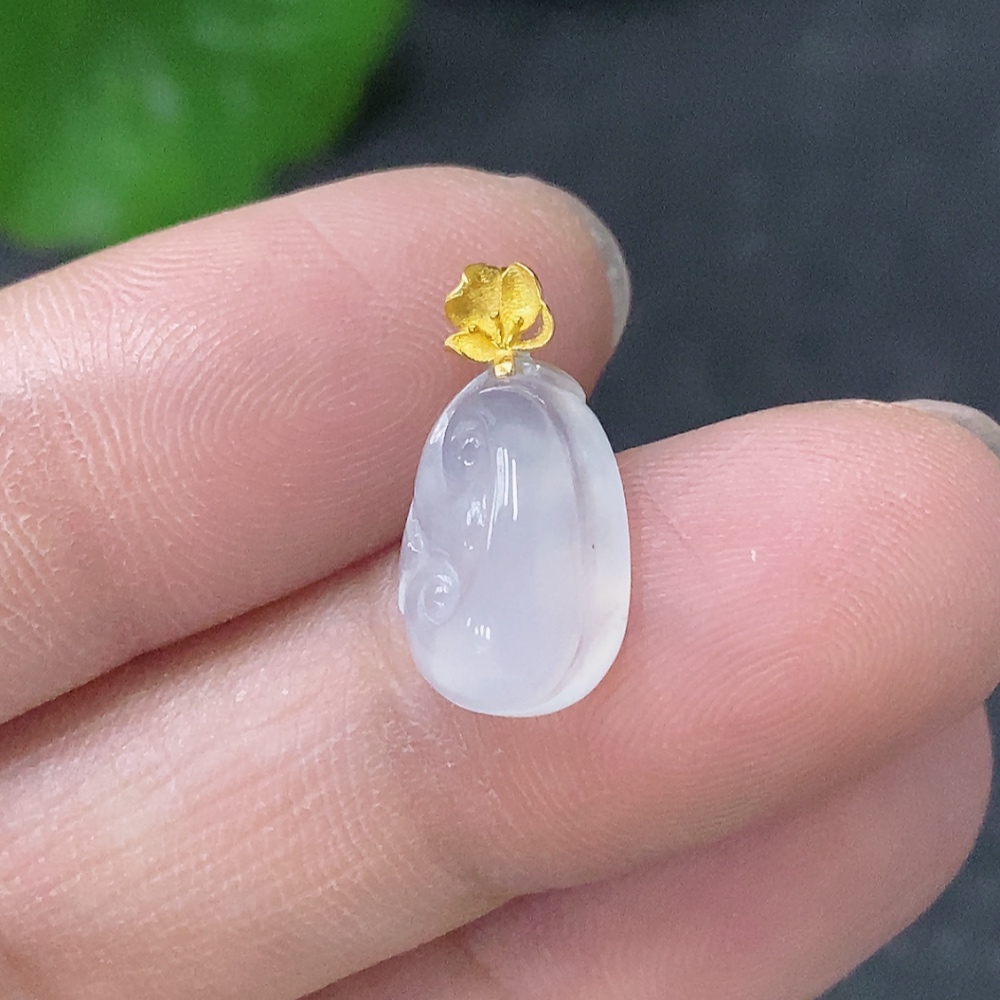 F34953688 Jadeite Ruyi Pendant with 18k Gold Clasp, Total Weight Approx. 0.77g
