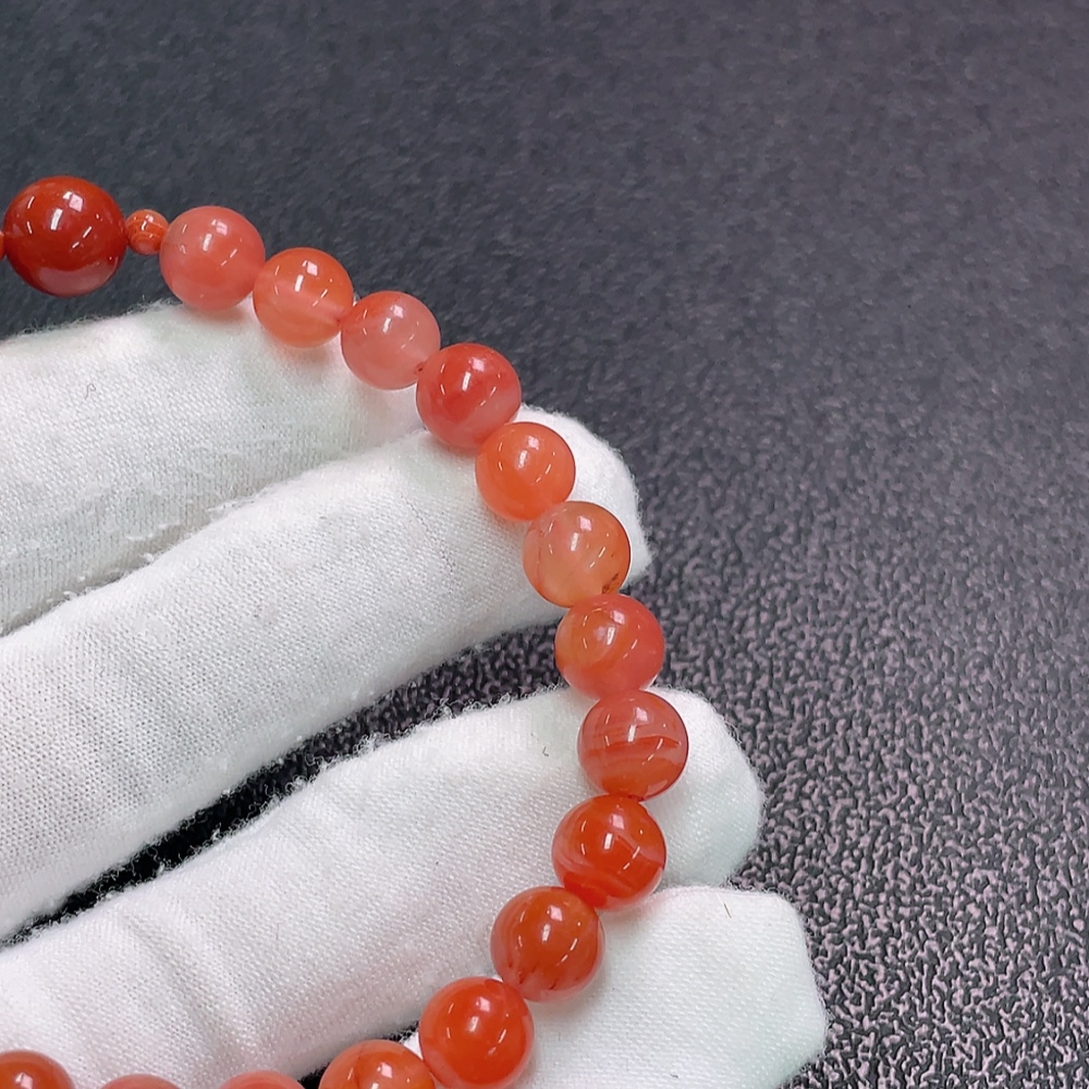 C33890636 Red Agate Bracelet with Visible Organic Matter, Non-Natural Accent Stones, Total Weight Approx. 19.23g, Size 7.8mm (Including Impurities)