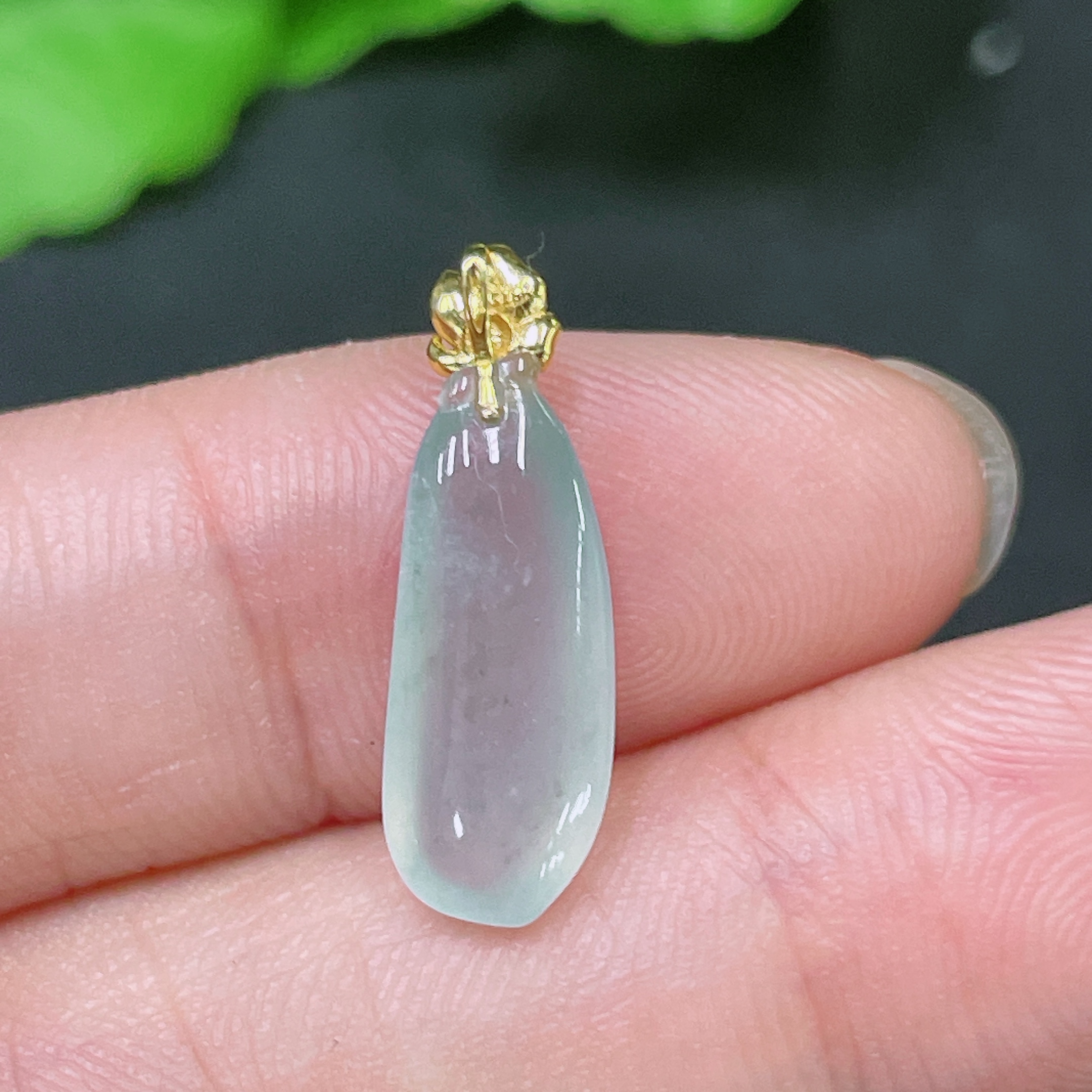 F33943836 Jadeewelry Jadeiteetite Fortunate Melon Pendant with 18K Gold Clasp, Total Weight Approximately 0.7g