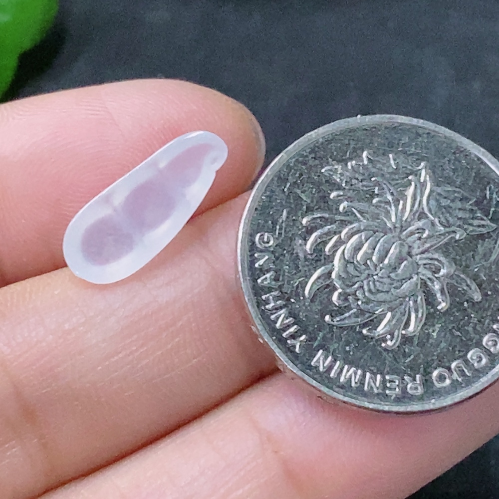 F33942383 Jadeite inlaid lucky bean, total weight about 0.4g