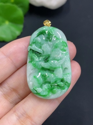F30568522 Jadeite Fox Pendant with 18K Gold Clasp, Total Weight Approx. 10.8g
