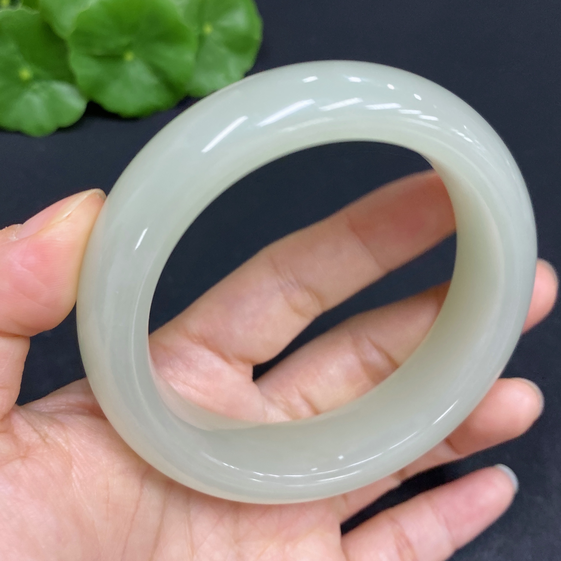 H31667515 Hetian Jade Round Bracelet Size 58.9 Total Weight Approx. 95.9g