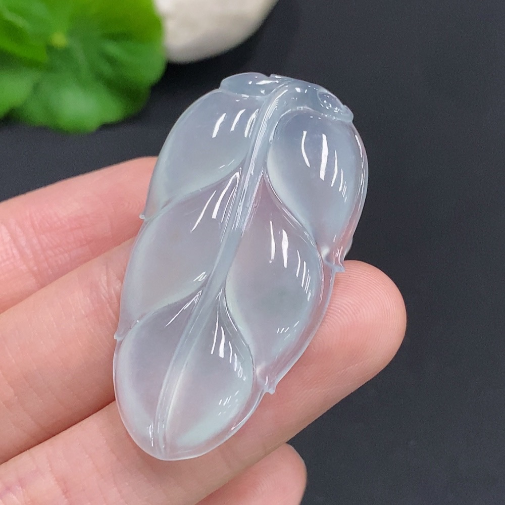 F35160619 Jadeite Leaf Pendant Total Weight Approx. 10g