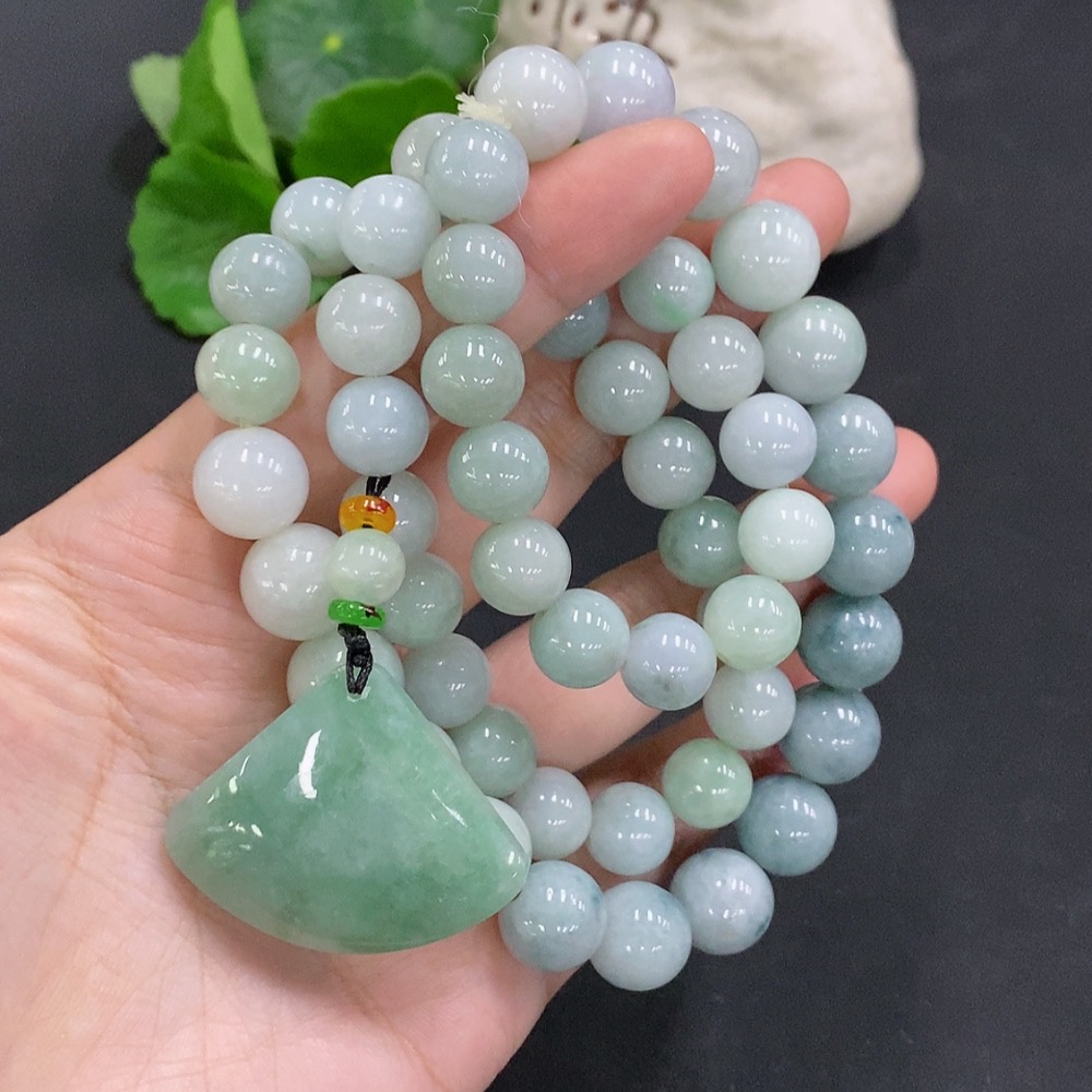 F34962515 Jadeite Freeform Pendant Total Weight Approx. 151.6g (Including Beaded Chain) Non-Jadeite Beads