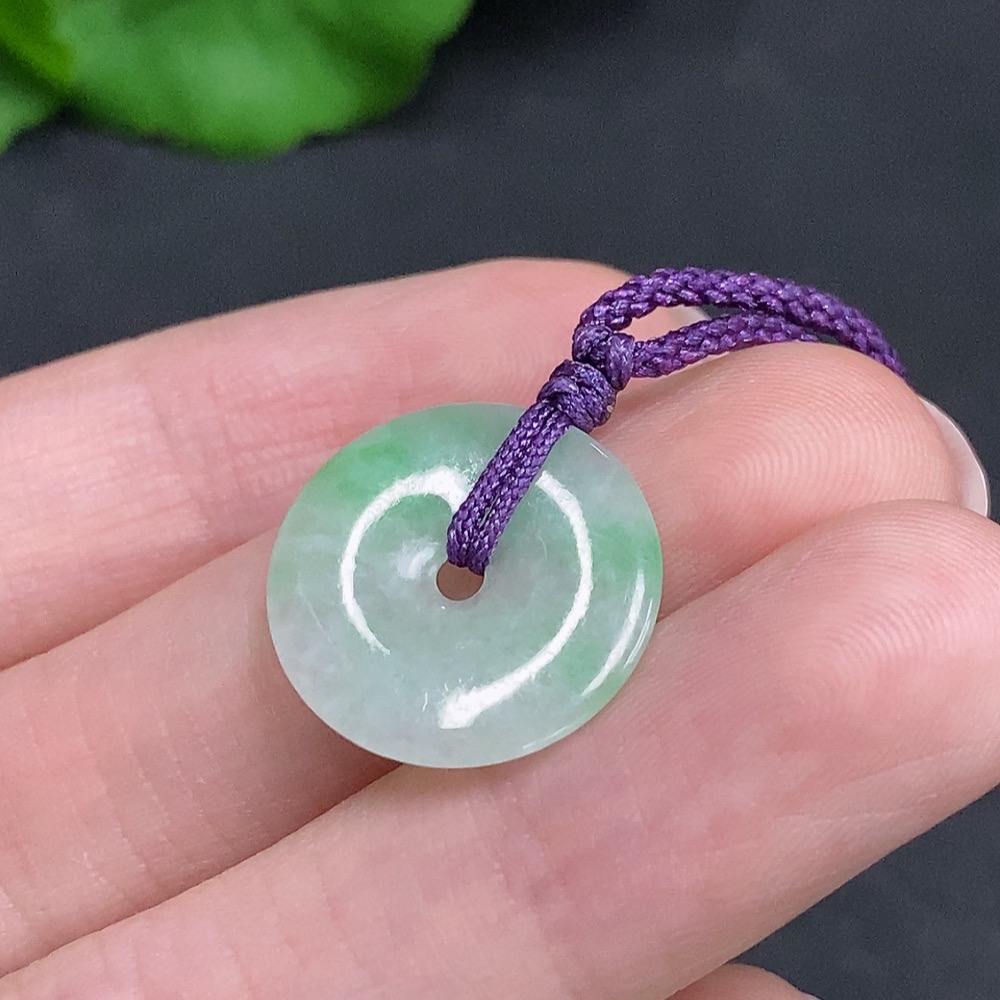 F34967480 Jadeite Peace Knot with a total weight of approximately 1.8 grams (including rope weight)