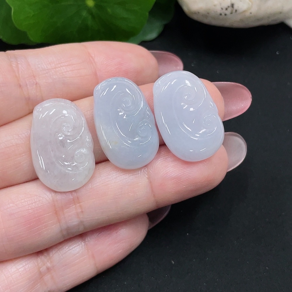 F34982632 Jadeite Ruyi Pendant Sell as a Lot
