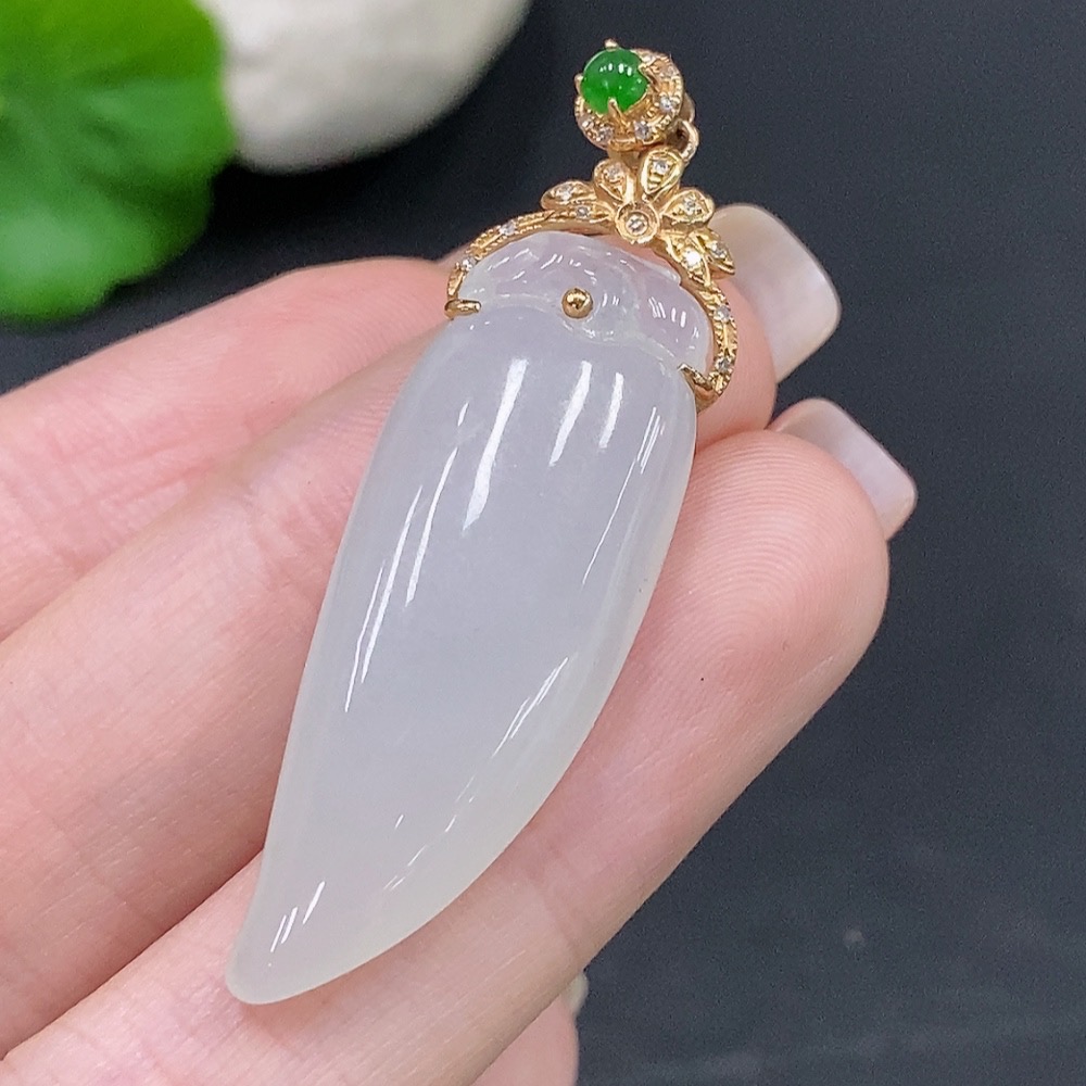 F27124028 Jadeite Fortune Melody Pendant with 18K Gold Clasp, Total Weight Approx. 8.3g, Accented with Diamonds