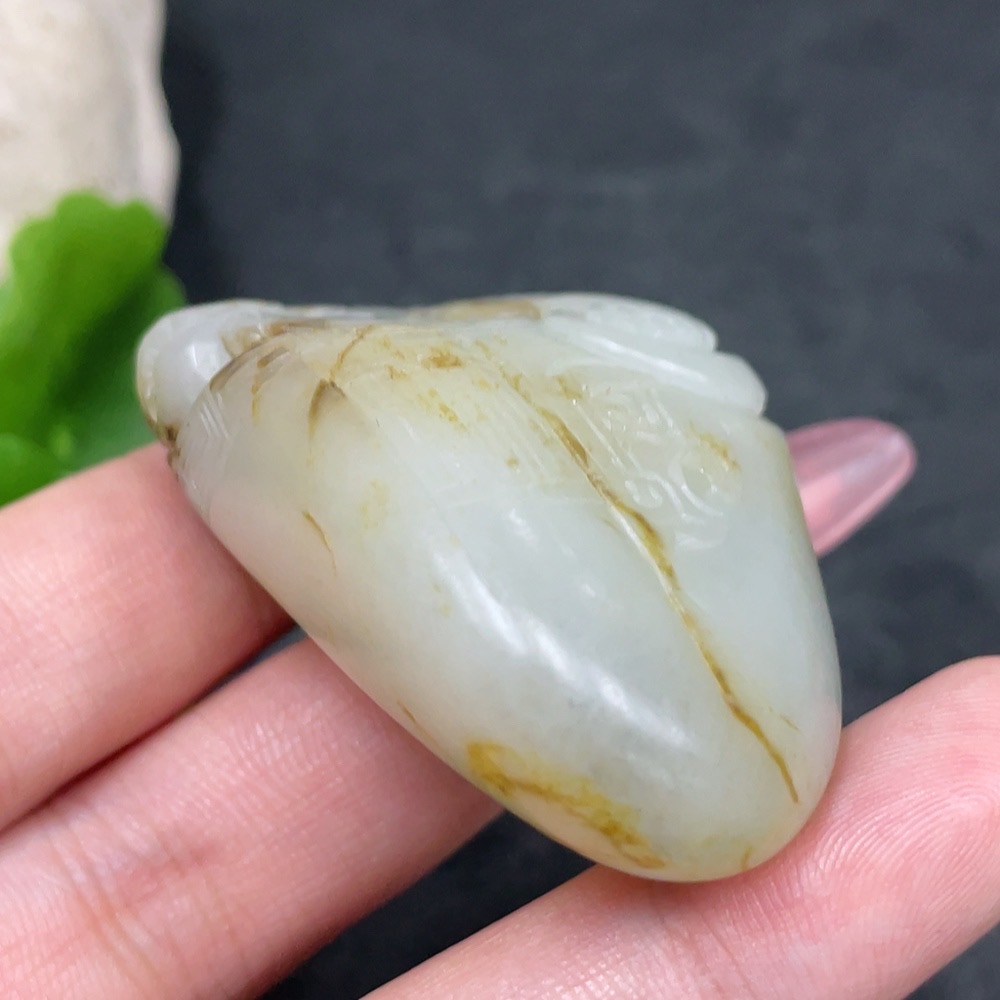 H33897993 Hetian Jade Pendant, Auspicious Beast, Undetermined Skin Color Origin, Total Weight Approx. 54.4g