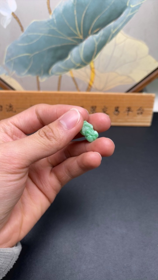 F26997751 JadeitePixiu Pendant with 18K Gold Clasp, Total Weight Approx. 1.9g
