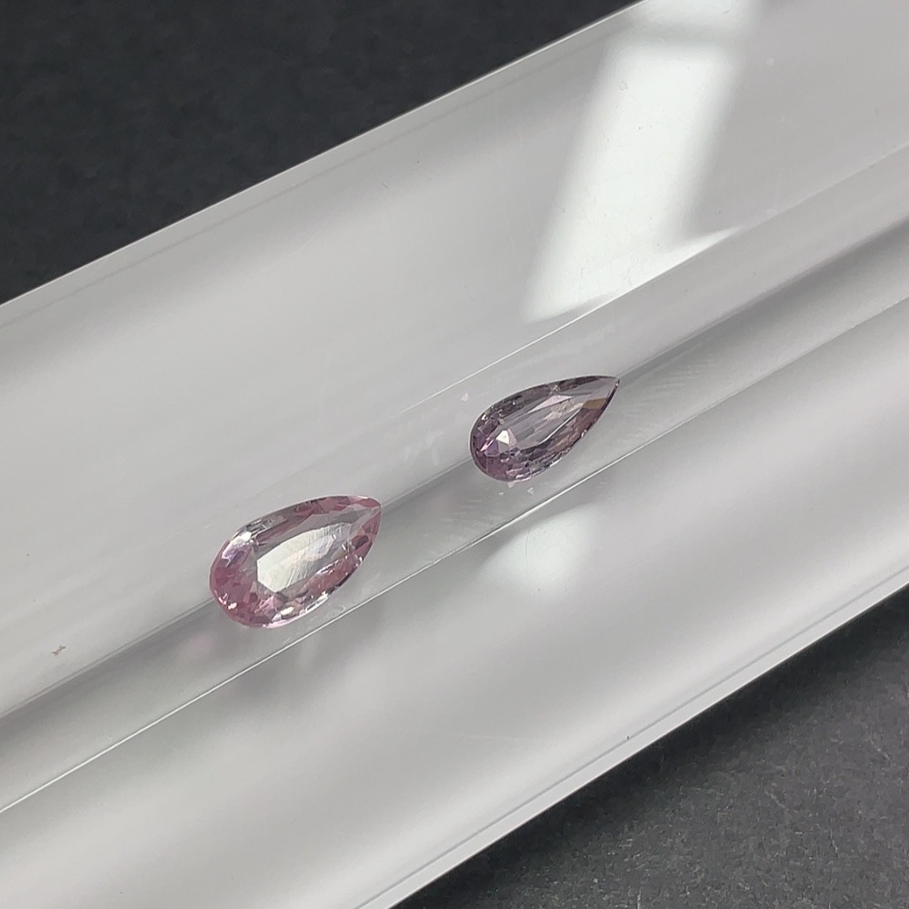 C11178120 Spinel Rough Stone Approx. 3.35ct Two Pieces in One Lot