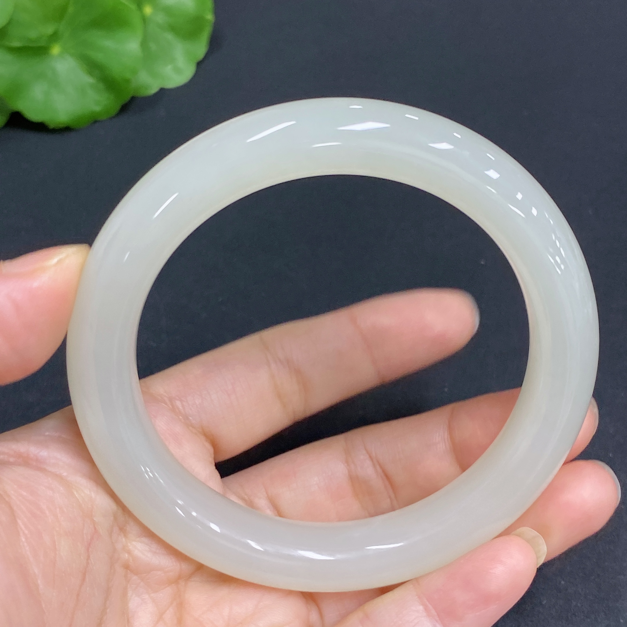 H33902567 Hetian Jade Round Bracelet Size 58.8 Total Weight Approx. 56.9g