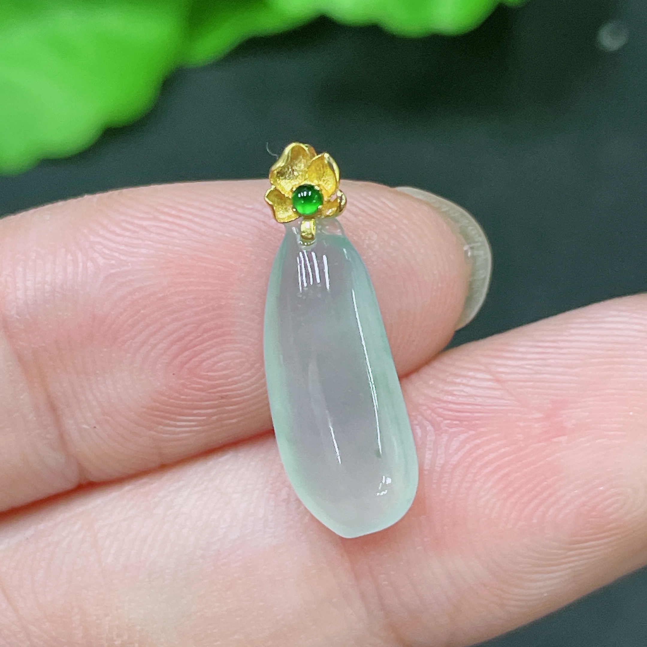 F33943836 Jadeewelry Jadeiteetite Fortunate Melon Pendant with 18K Gold Clasp, Total Weight Approximately 0.7g