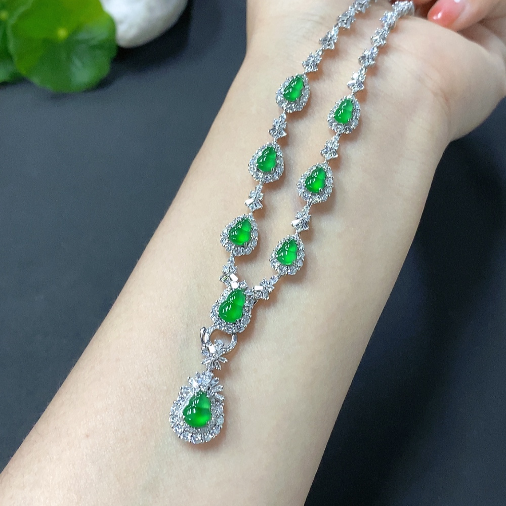 F17831518 Jadeite Gourd Inlaid Necklace 18k Gold Setting Total Weight Approx. 21.2g