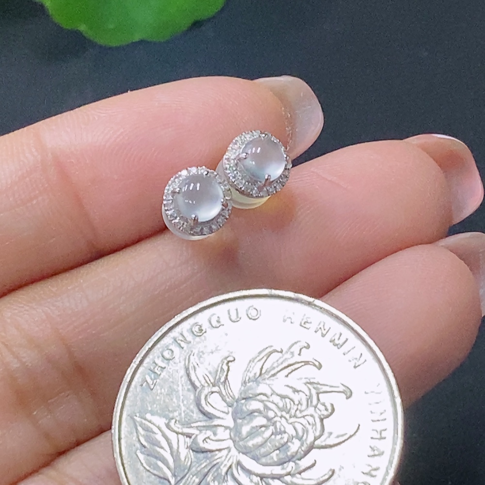 F27116842 Jadeite Earrings with 18k Gold Setting, Total Weight Approximately 1g