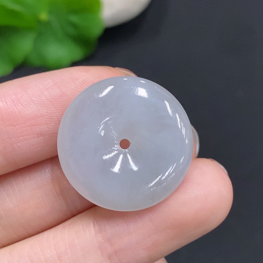 F35160155 Jadeite Peace Knot, Total Weight Approx. 5.5g