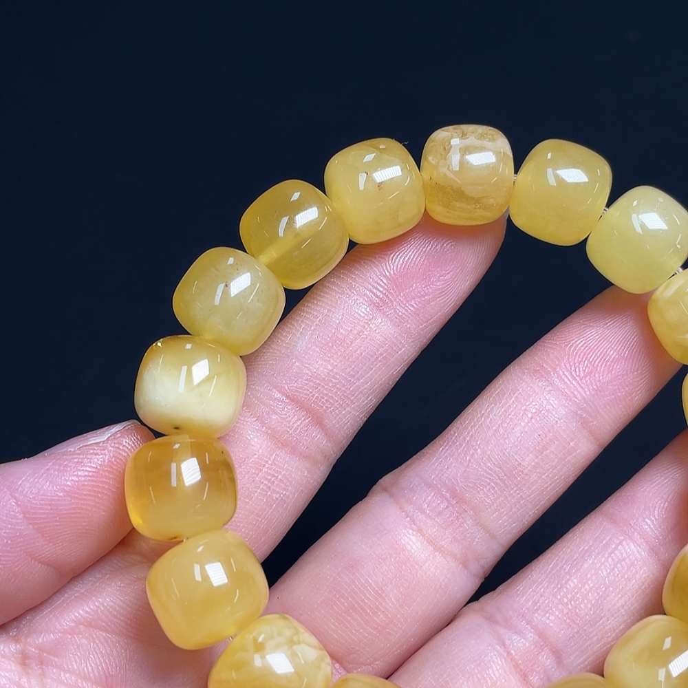 C23681673 Amber Beeswax Bracelet Total Weight Approx.20.09g Size About12.2mm