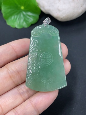 F41906890 翡翠仿古挂件 扣头18K金 货品总重约12.1克
