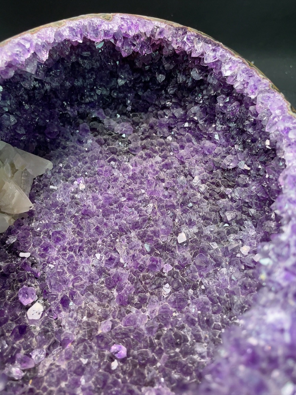 C32816438 Crystal Decoration, Base Not Natural, Total Weight Approx. 6.14kg, Sell as a Lot