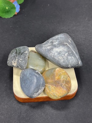 H41868939 和田玉 皮色成因未定 货品总重约508.2g