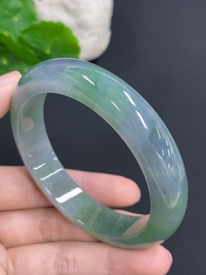 F42955989 翡翠正圈手镯 货品总重量约66克 圈口58