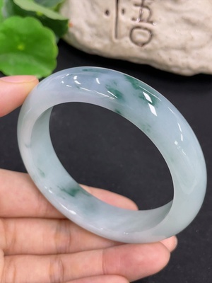 F46515937 翡翠正圈手镯 货品总重约71.98g 57圈口