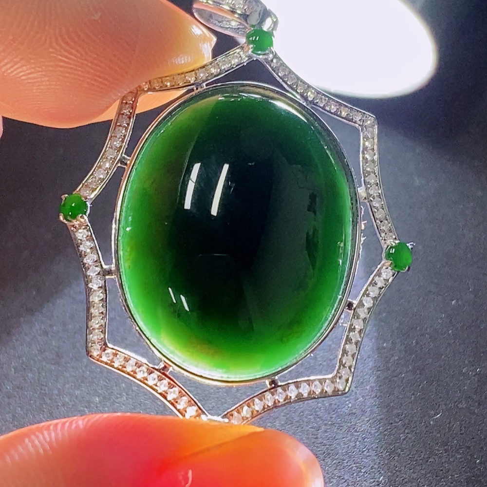 F35088181 Jadeite Bezel-set Cabochon Pendant in 18k Gold with Diamond Accents, Total Weight Approx. 5.425g