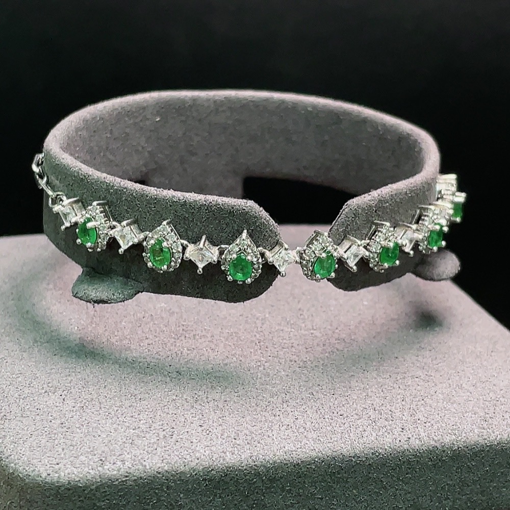 C33923339 Emerald Bracelet Non-Gold Clarity Enhancement Total Weight Approx. 5.08g