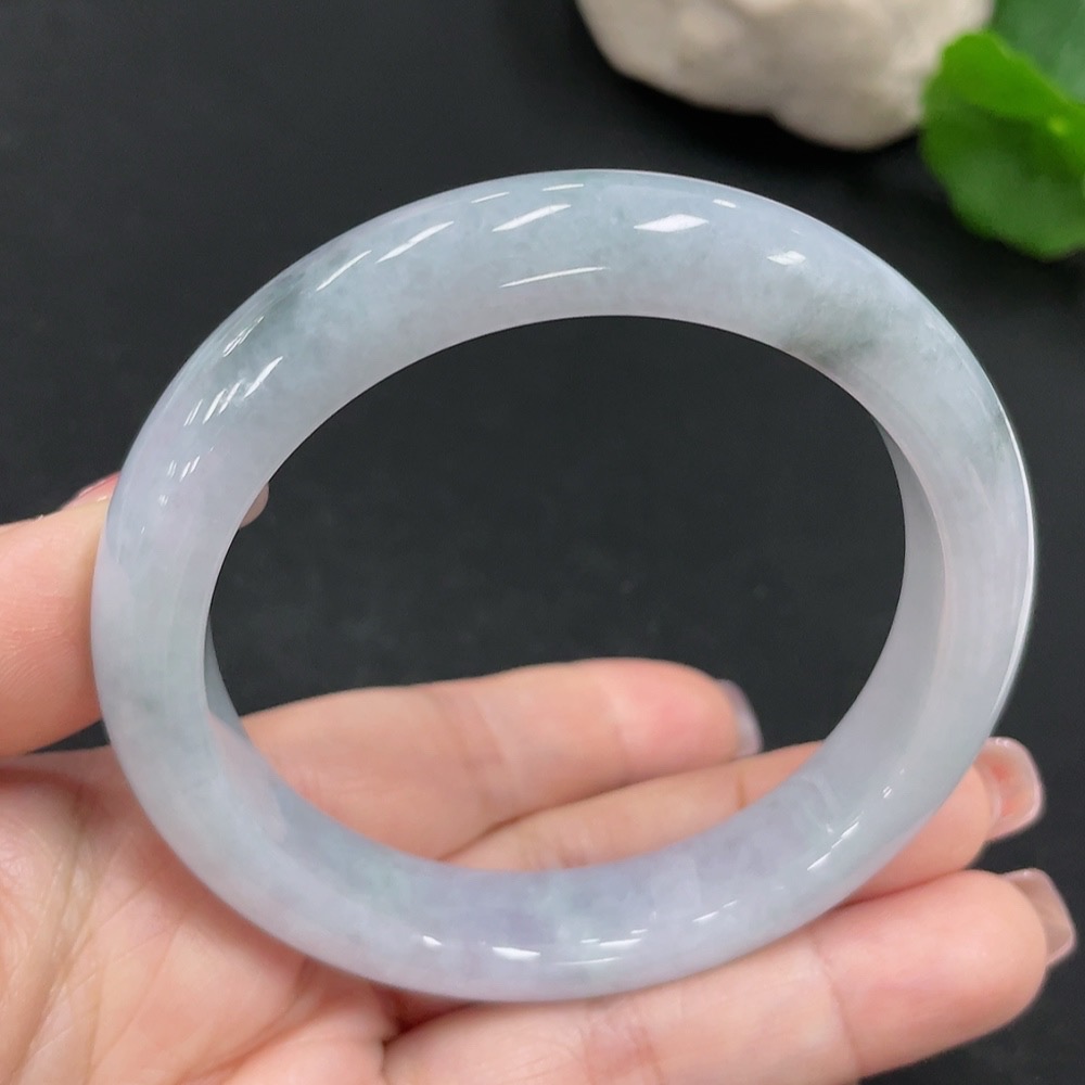 F26994212 Jadeite Regular Bangle 58.8 Inner Diameter Approx. 61.8g Total Weight