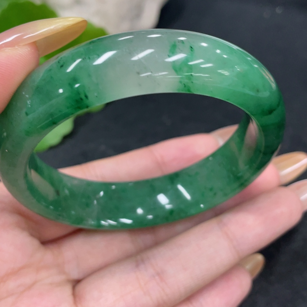 H32724728 African Emerald (Dulong Jade) Round Bracelet