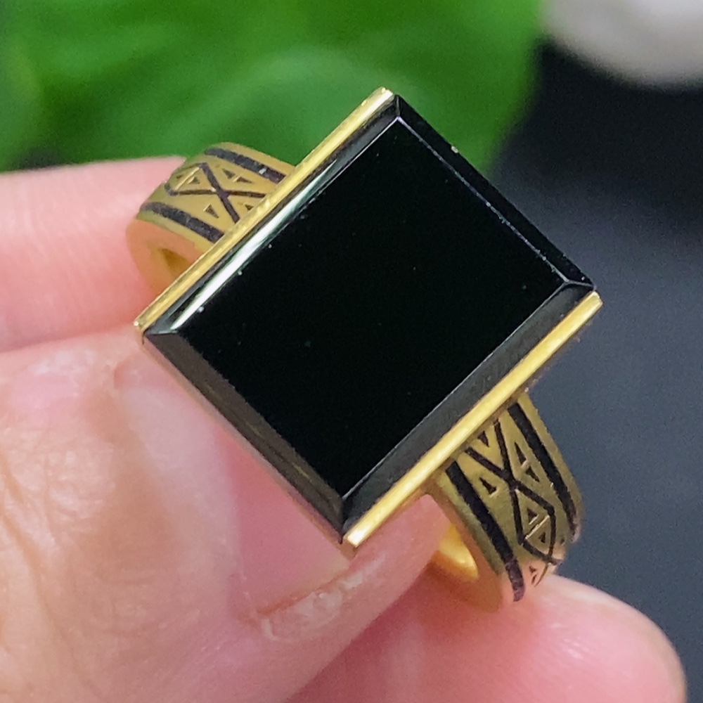 F33932430 Jadeite and 18K Gold Mounted Ring Size 17 Total Weight Approx. 8.4g