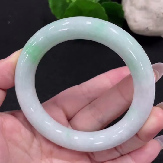 F32709551 JadeiteRound Bangle, 57.4 Inner Diameter, Approx. 77.6g Total Weight