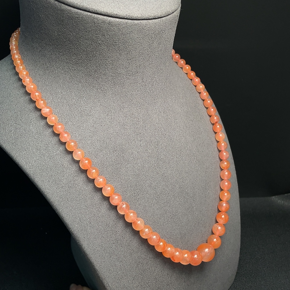 C30445409 Red Agate Necklace with Visible Organic Inclusions, Non-Gold, Total Weight Approx. 36.97g, Size Range 4.1-12.3mm