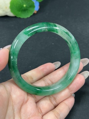 H41843785 非洲翠(独龙玉)正圈手镯 圈口61.3 货品总重约55.4g