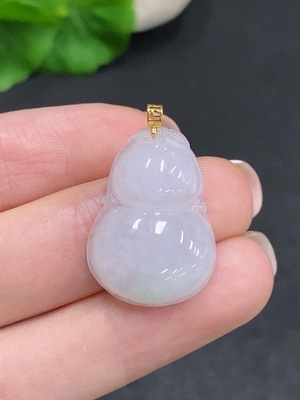 F34035262 Jadeite Gourd Pendant with 18k Gold Clasp, Total Weight Approx. 4g