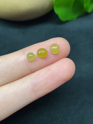 F45335720 翡翠蛋面戒面 一手走 总重约0.24g 颜色成因未定