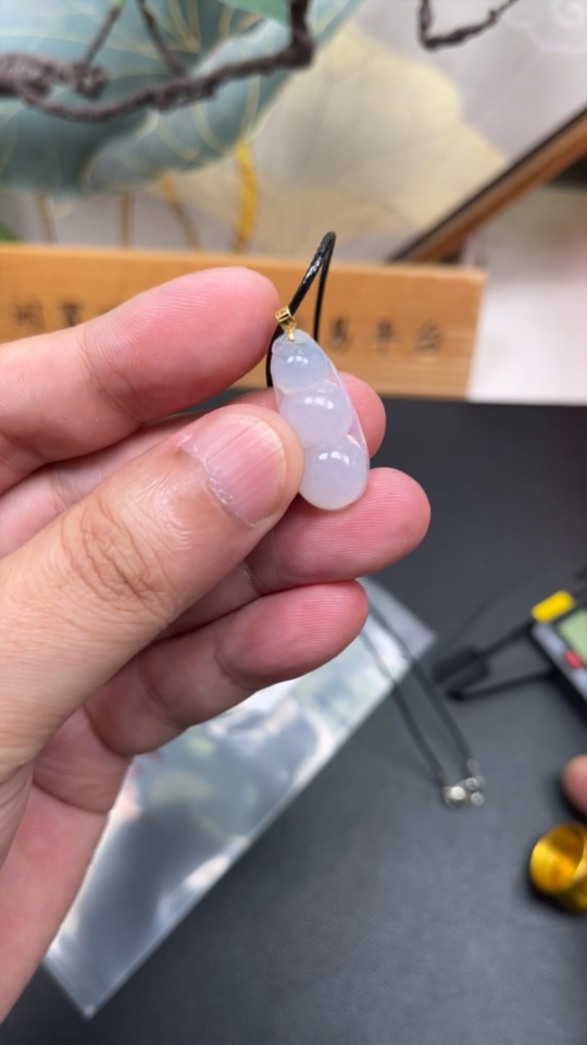 F35117618 Jadeite Pendant Lucky Bean 18k Total Weight Approx. 3.65g Including Rope