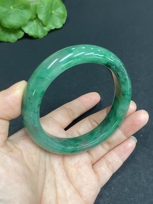 H33878949 African Emerald (Dulong Jade) Round Bracelet