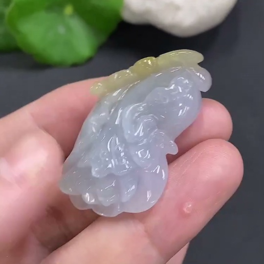 F15703091 Jadeite Cabbage Pendant