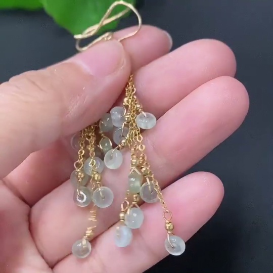 F31589402 Jadeite Inlaid Earrings with Hook (41% Au, Non-Gold Remainder, Total Weight Approx. 3g)