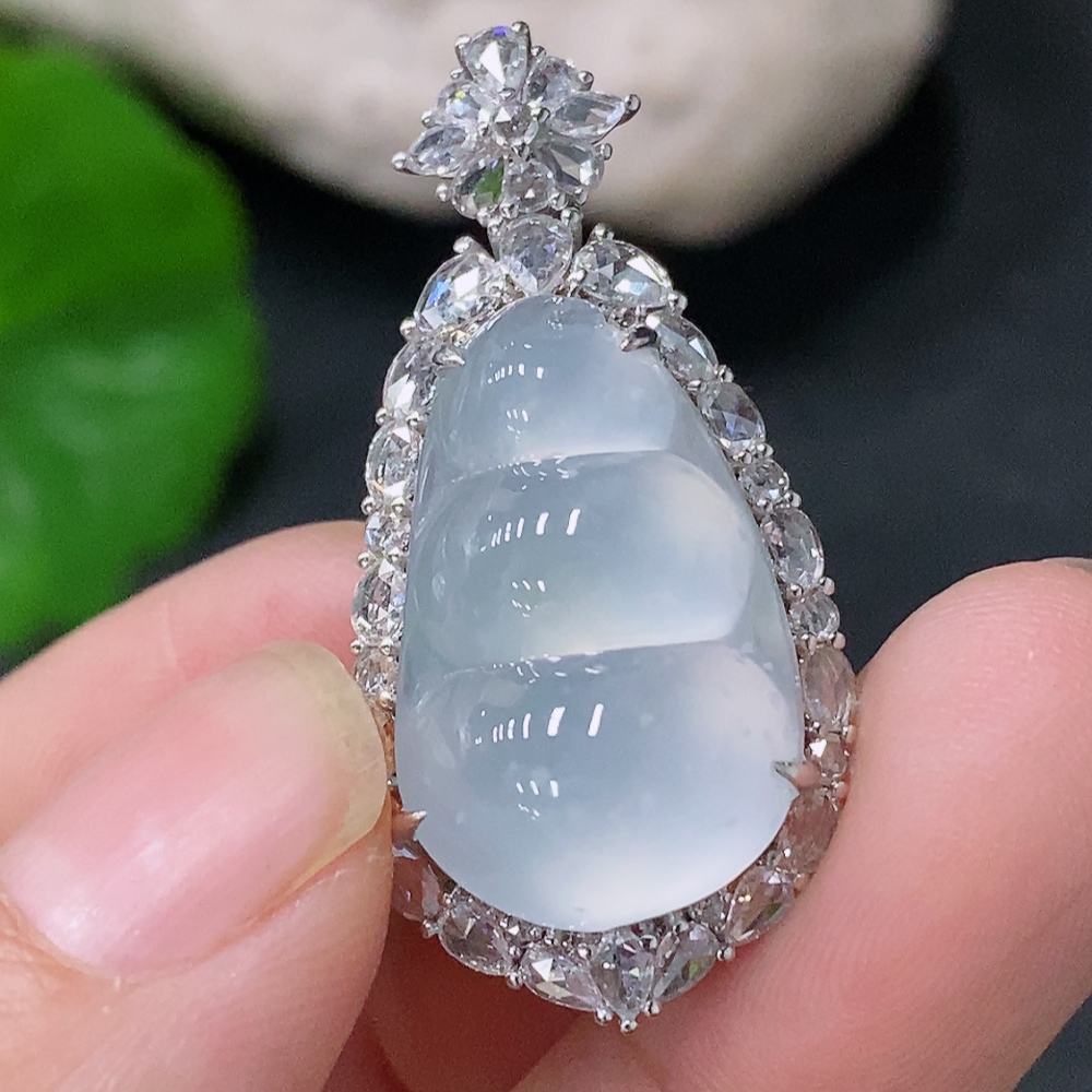 F33912634 Jadeite Mung Bean Pendant with 18k Gold and Diamond Accents, Total Weight Approx. 6.25g