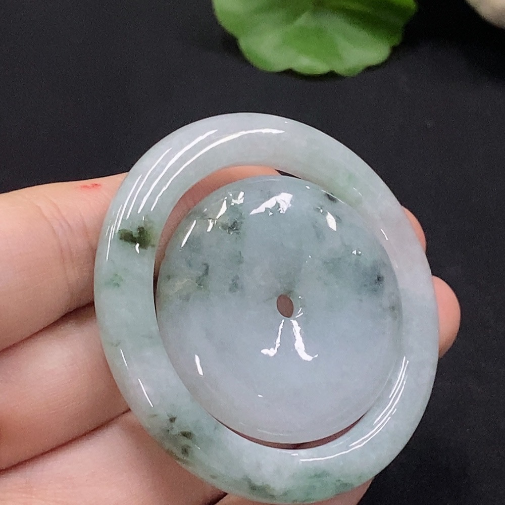 F34028662 Jadeite mother-child button set containing other mineral components