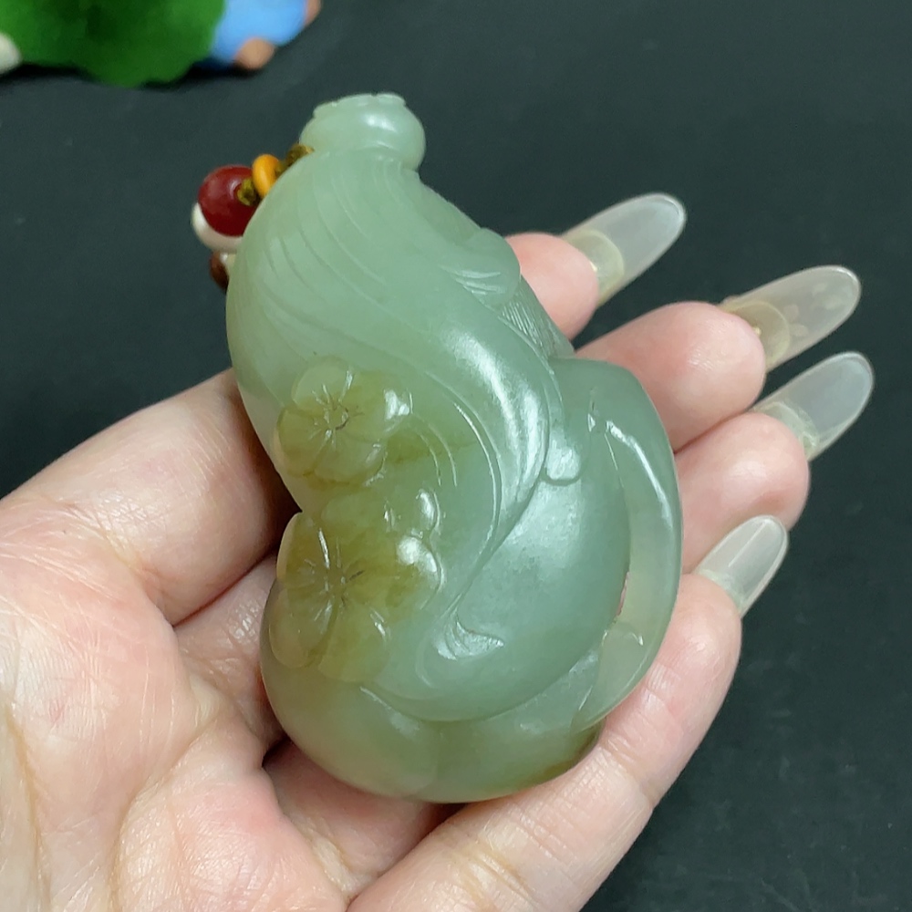 H28203929 Hetian Jade Handheld Ornament - Nation's Beauty and Heavenly Fragrance - Undetermined Skin Color Origin - Total Weight (including chain): Approx. 123g