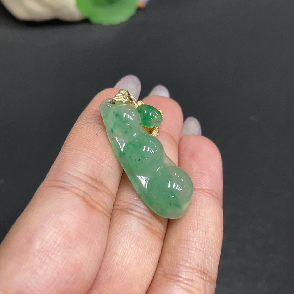 H34972491 African Emerald (Dulong Jade)