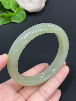 H26040830 Hetian Jade Round Bracelet, Size 58.6, Total Weight Approx. 56.7g