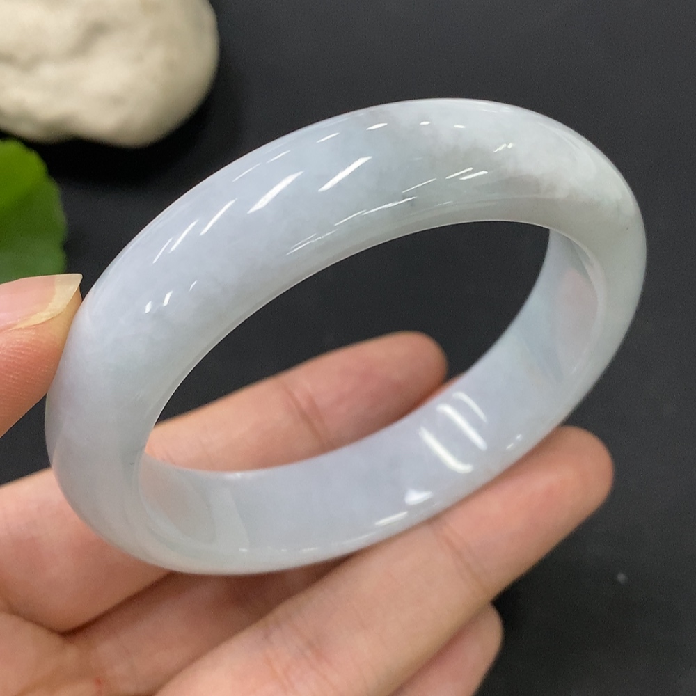 F29357509 Jadeite Round Bangle (Total Weight: Approx. 57.77g, Inner Diameter: 54)