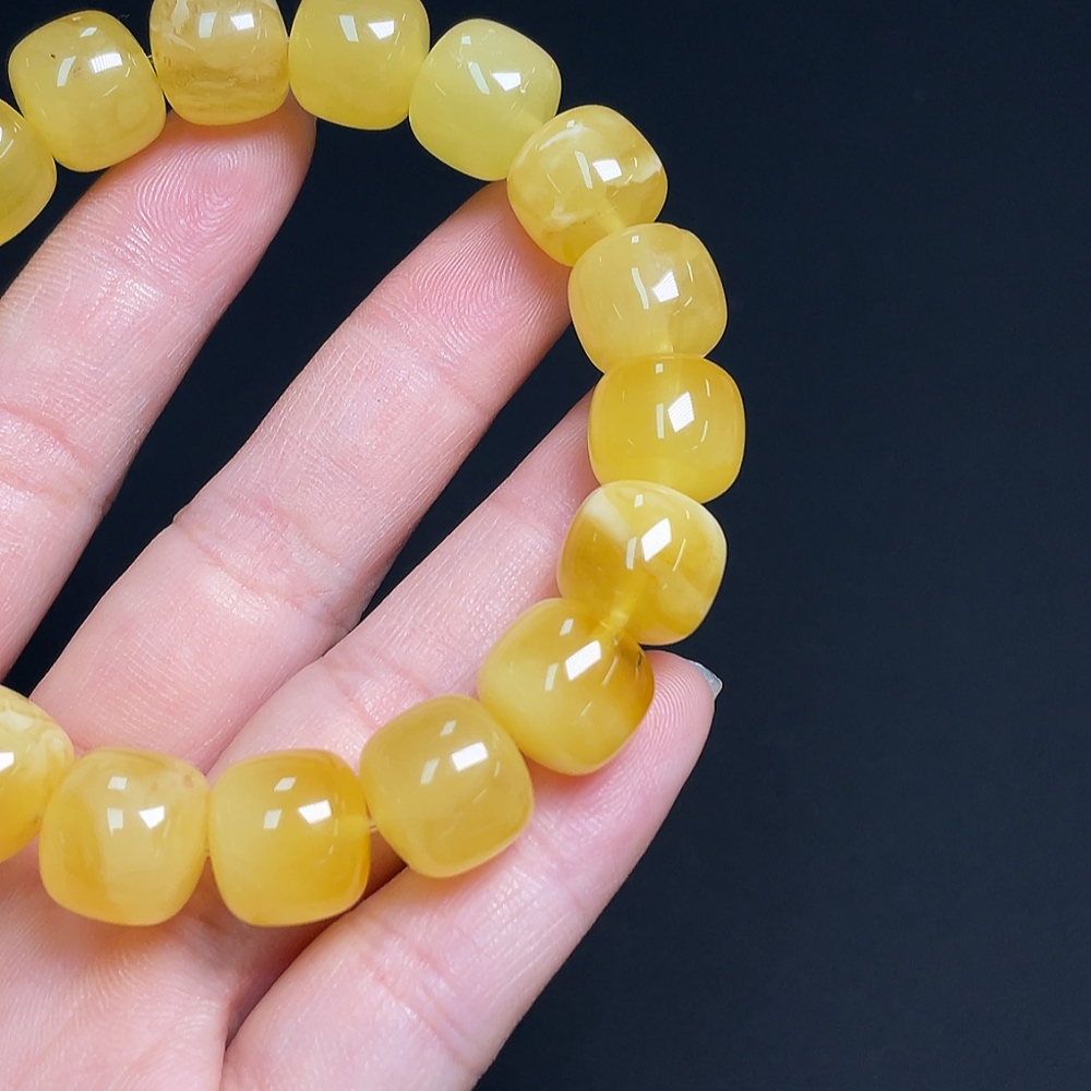 C23681673 Amber Beeswax Bracelet Total Weight Approx.20.09g Size About12.2mm